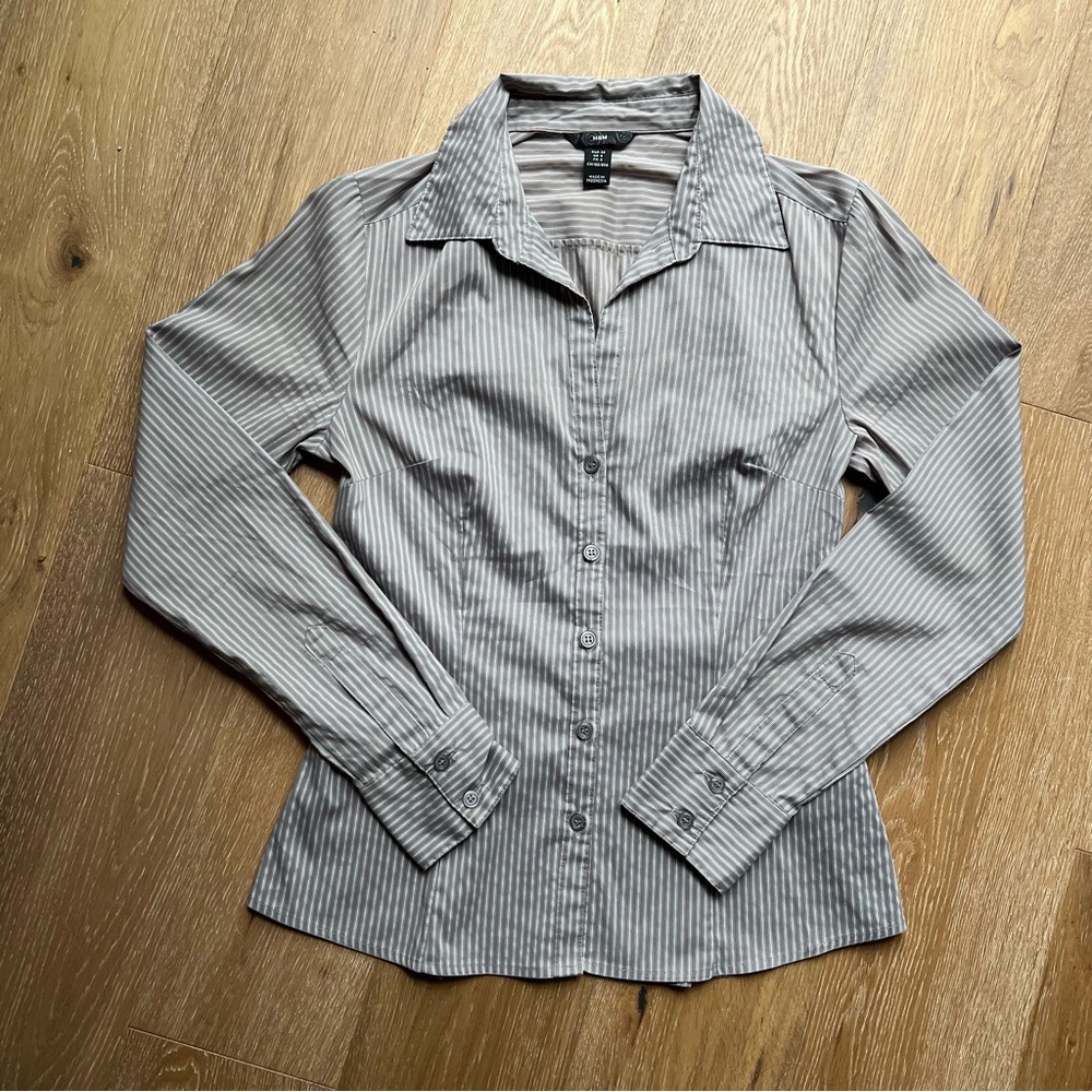 Fitted long sleeve button down